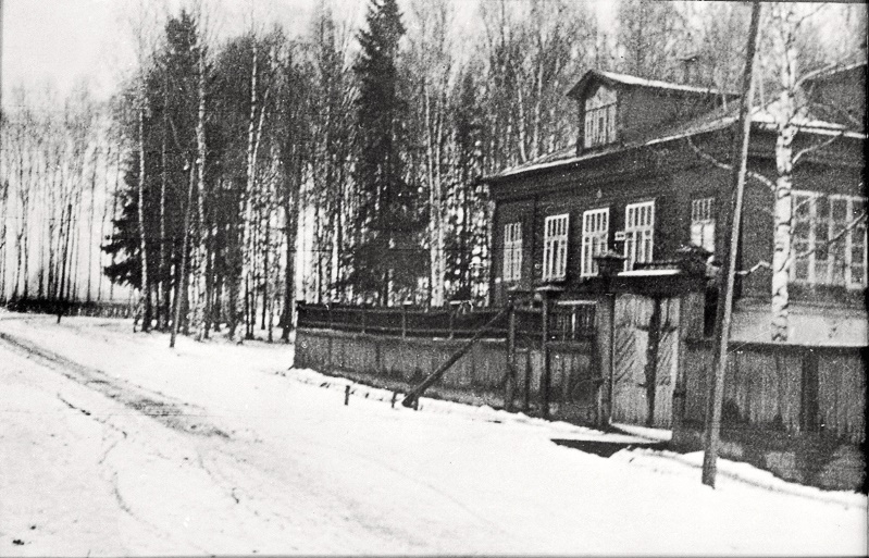 Сергиев Посад. Красюковка. Дом, где последние годы жил и умер В.В. Розанов. Фото М.М. Пришвина. 1928 год